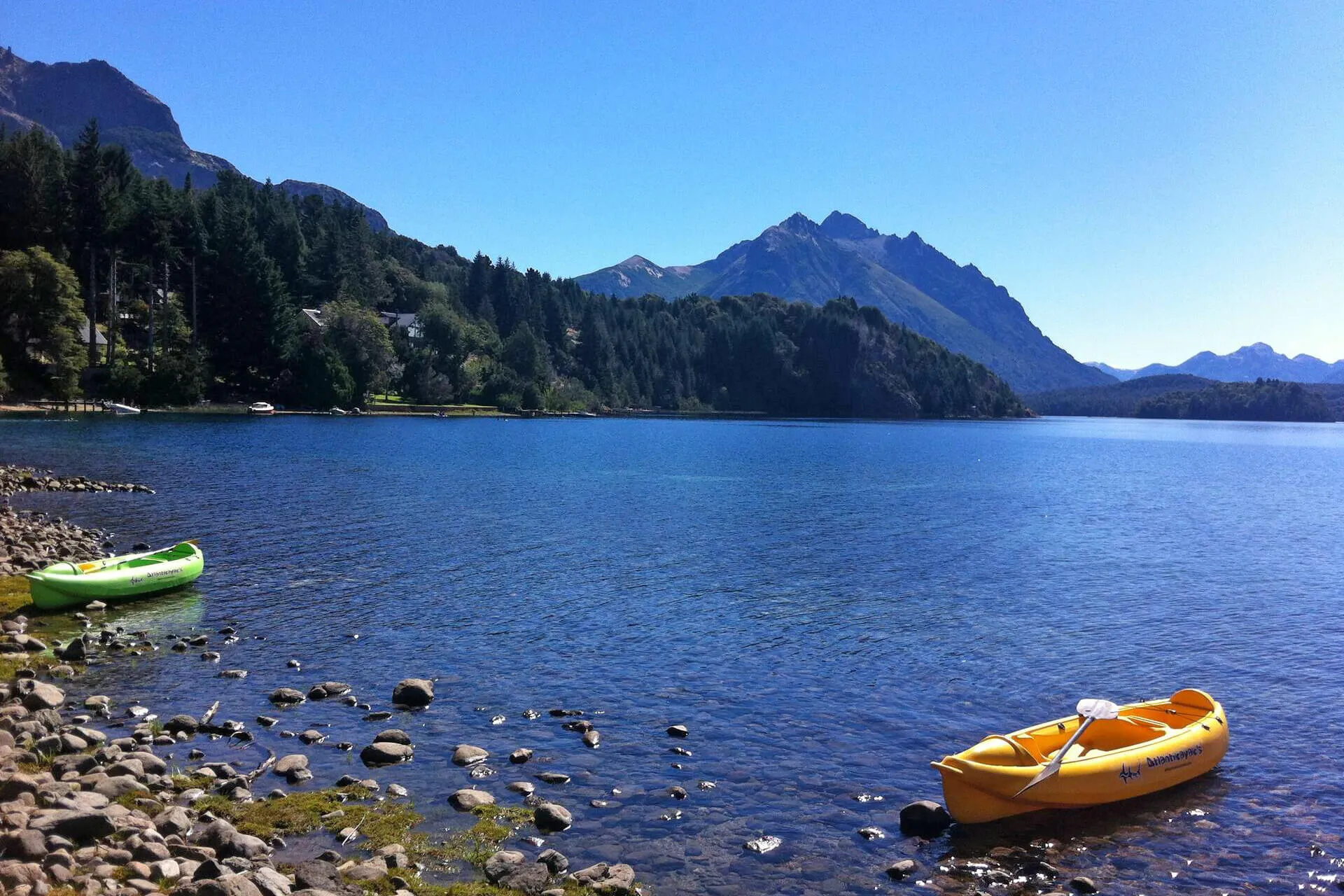 Paseo junto al lago Moreno