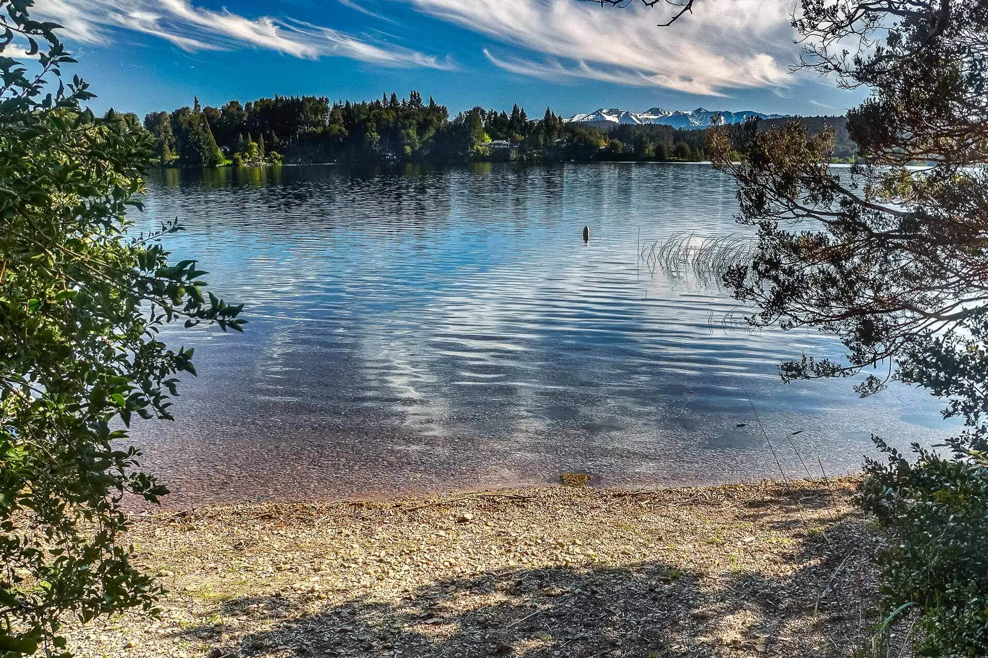 Paseo junto al lago Moreno