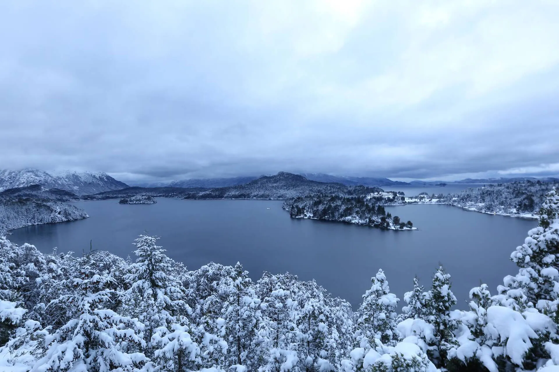 Paseo junto al lago Moreno