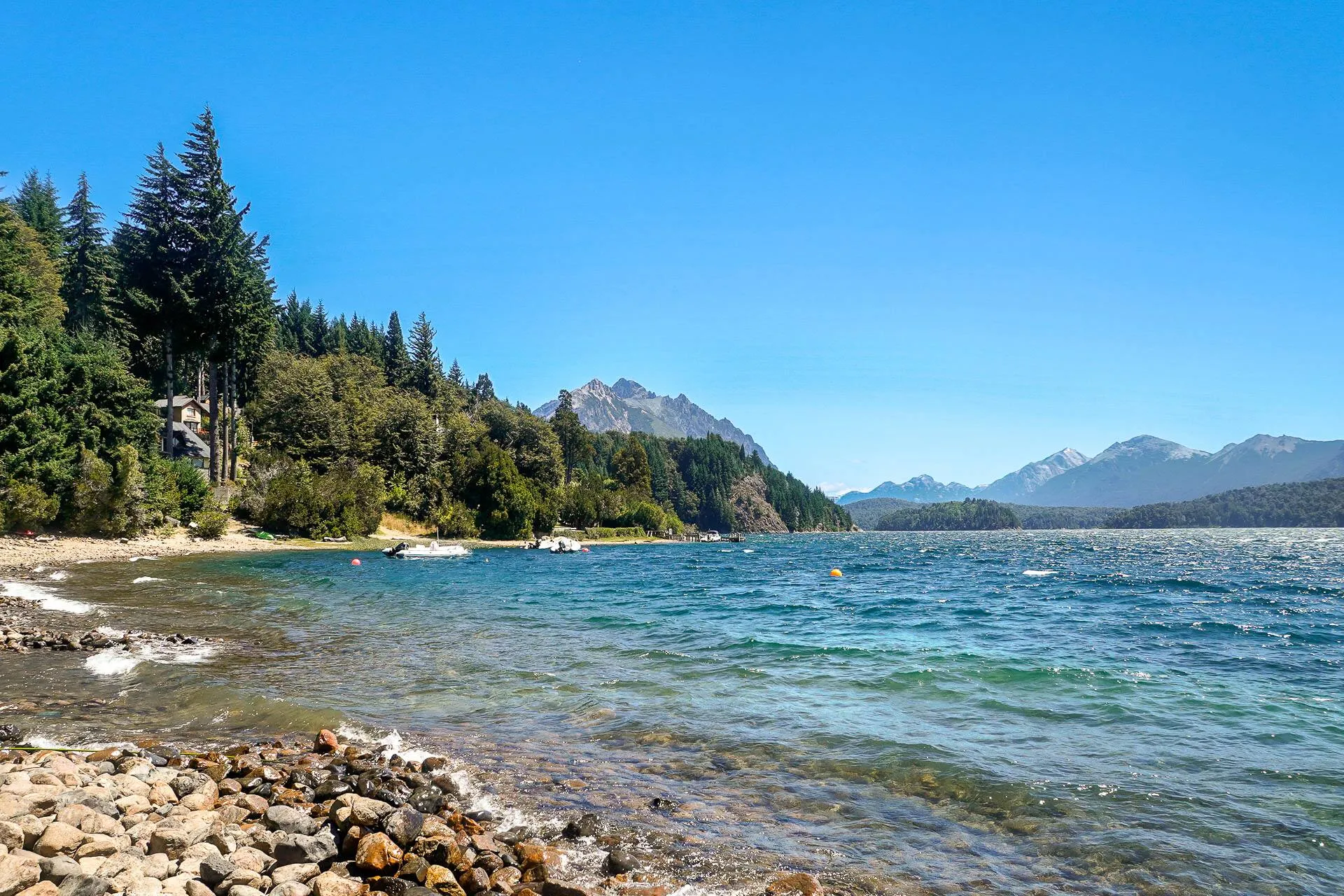 Paseo junto al lago Moreno