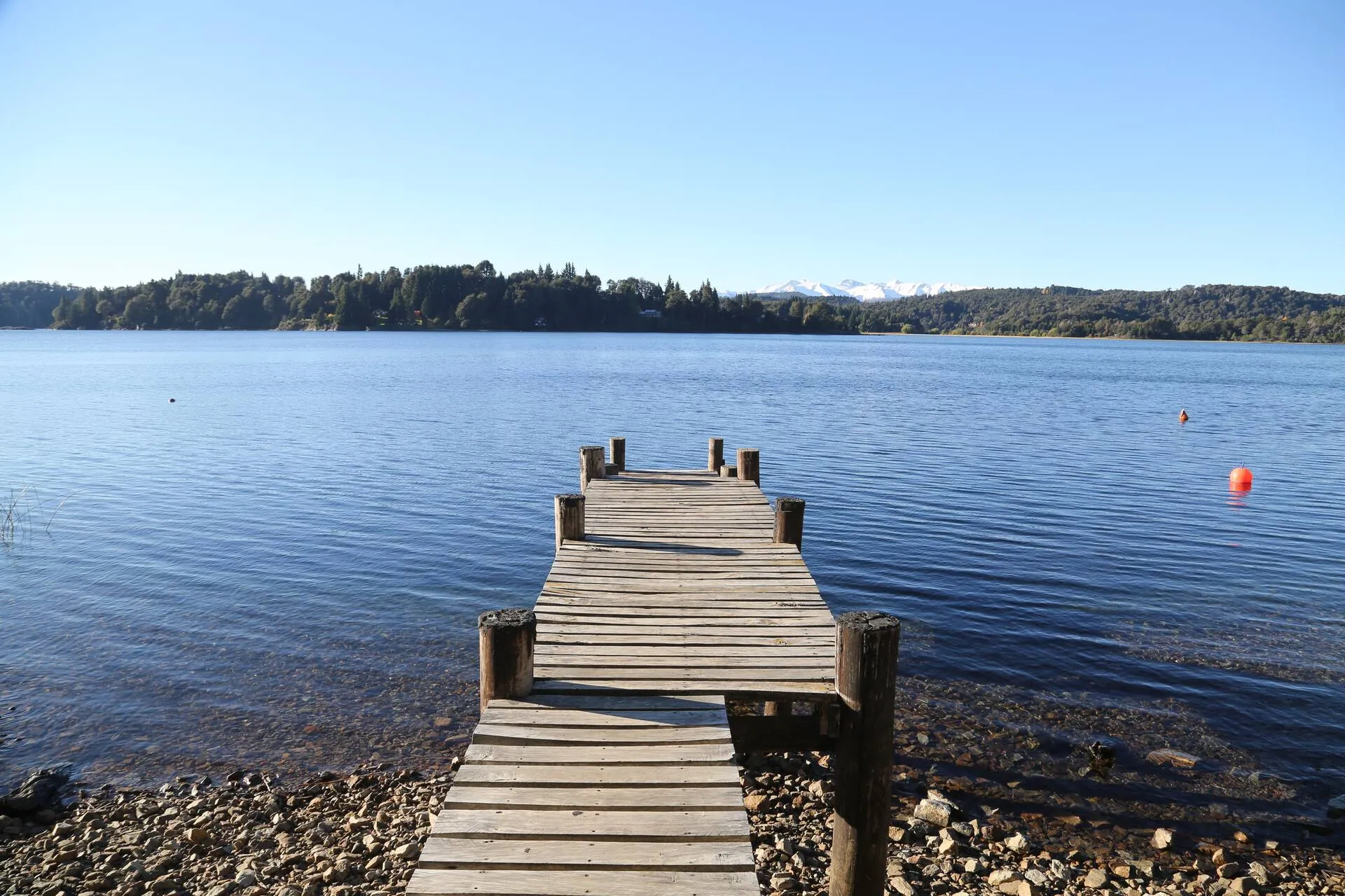 Paseo junto al lago Moreno