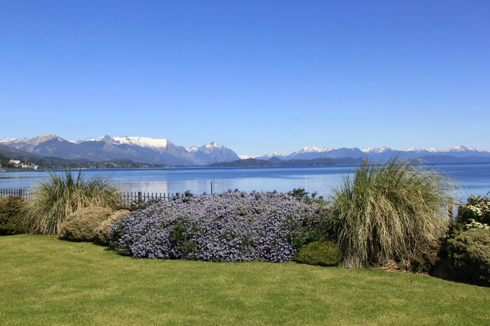 Costa del lago Nahuel Huapi