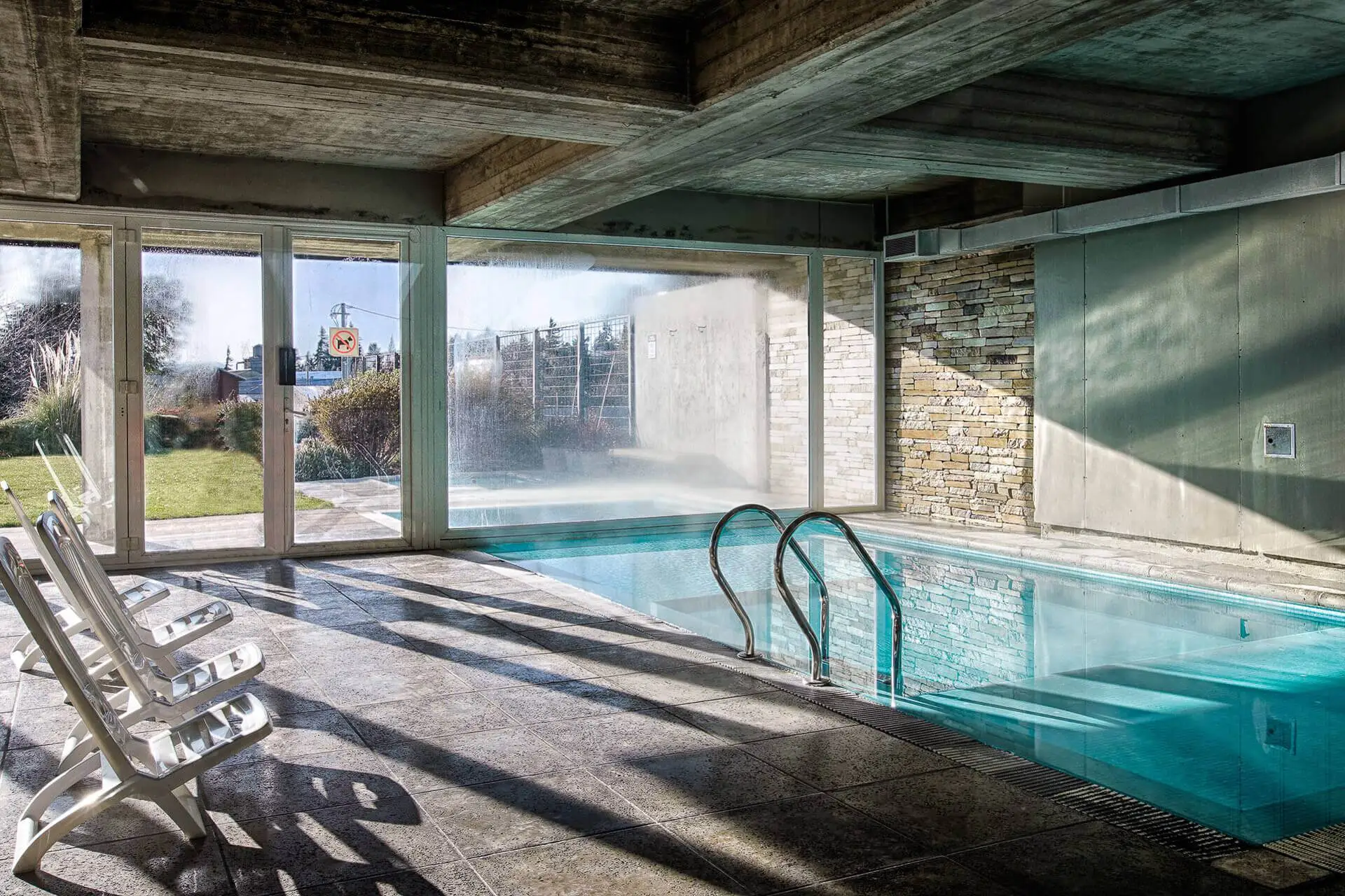 Piscina cubierta climatizada Costa del lago Nahuel Huapi