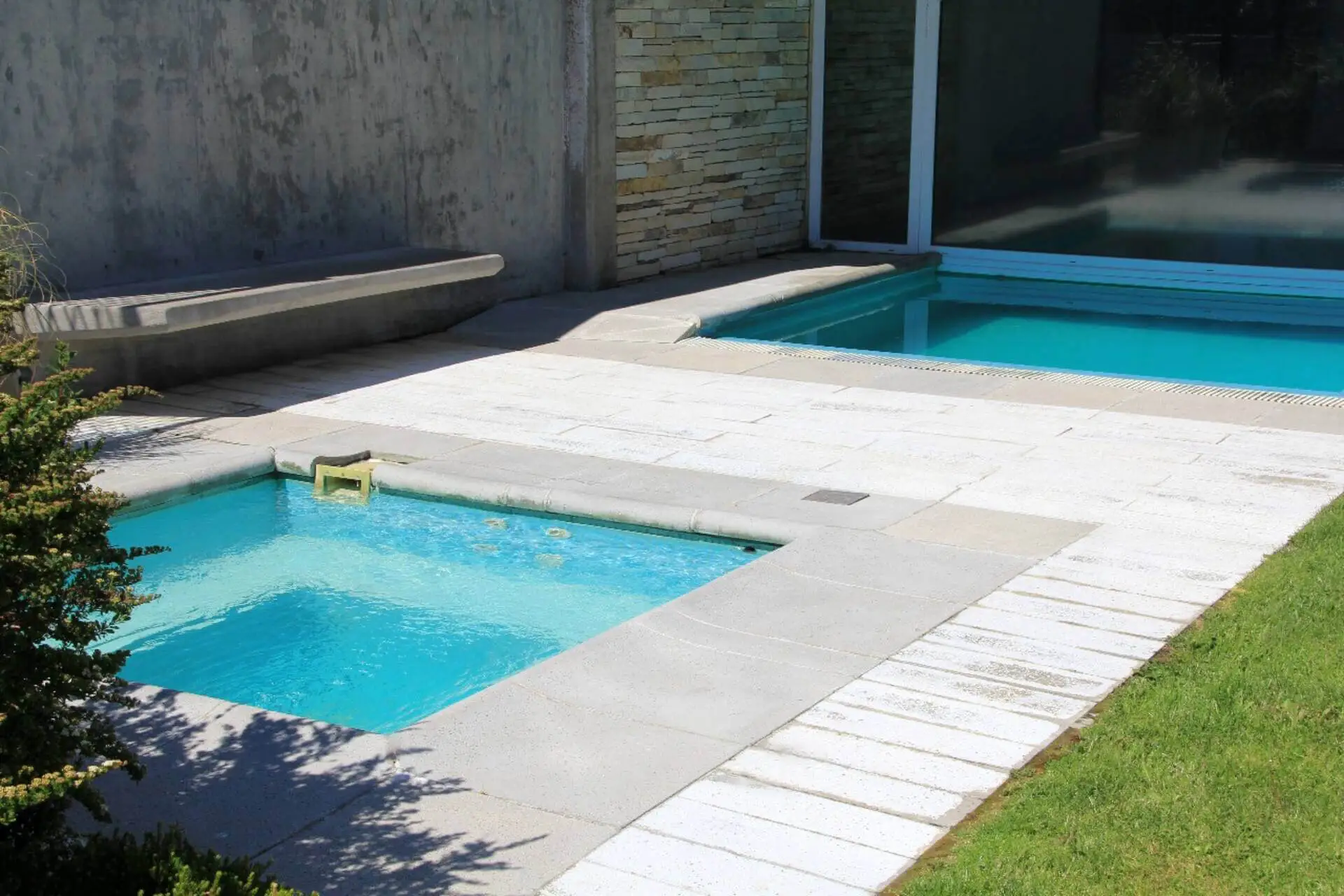 Piscina Costa del lago Nahuel Huapi