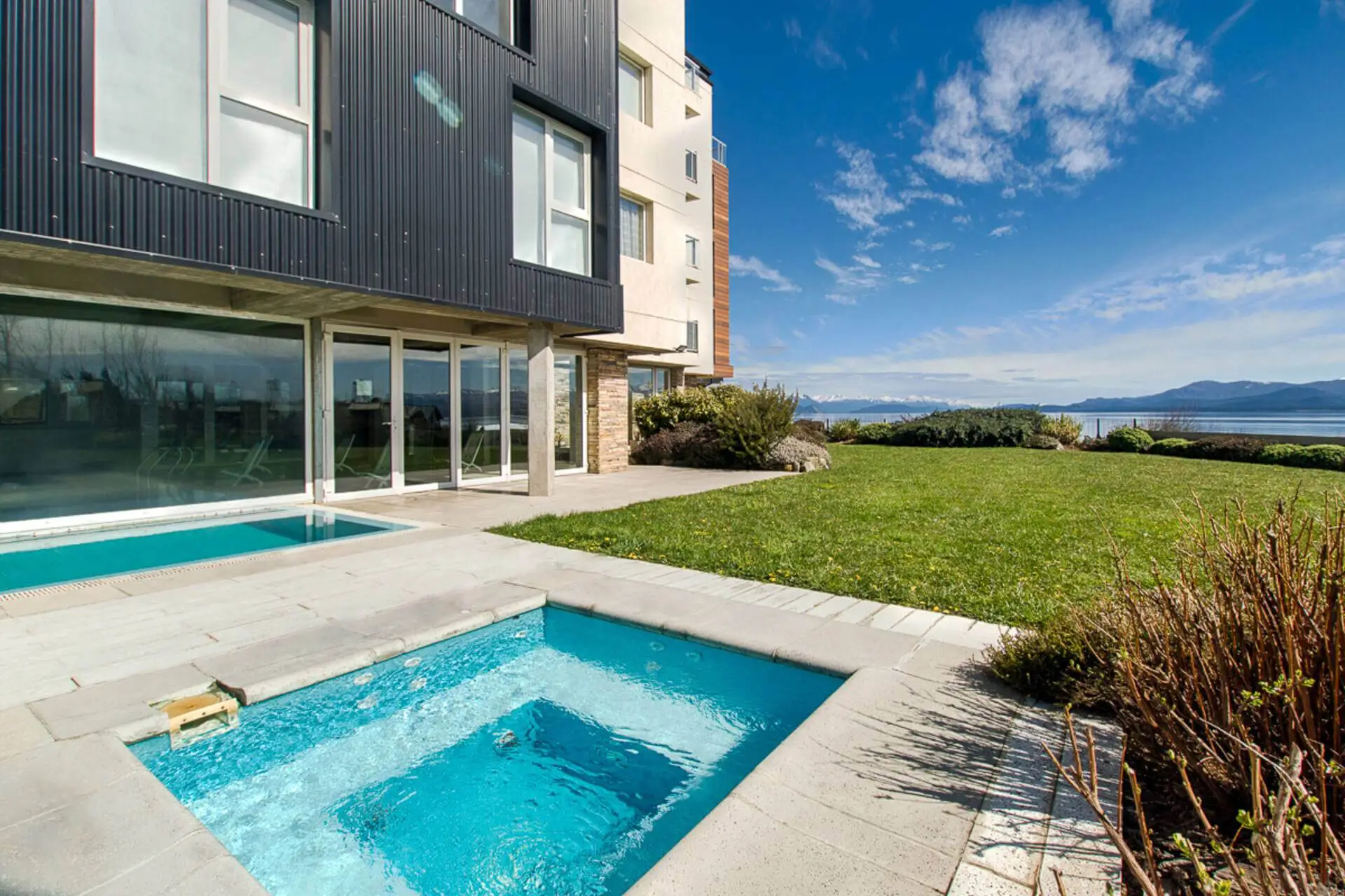 Piscina Costa del lago Nahuel Huapi