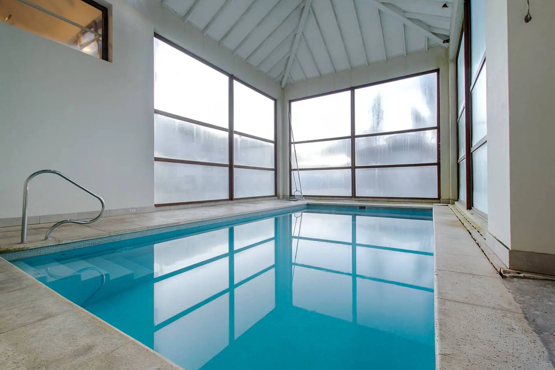 Piscina cubierta y climatizada Depto Terrazas Bariloche