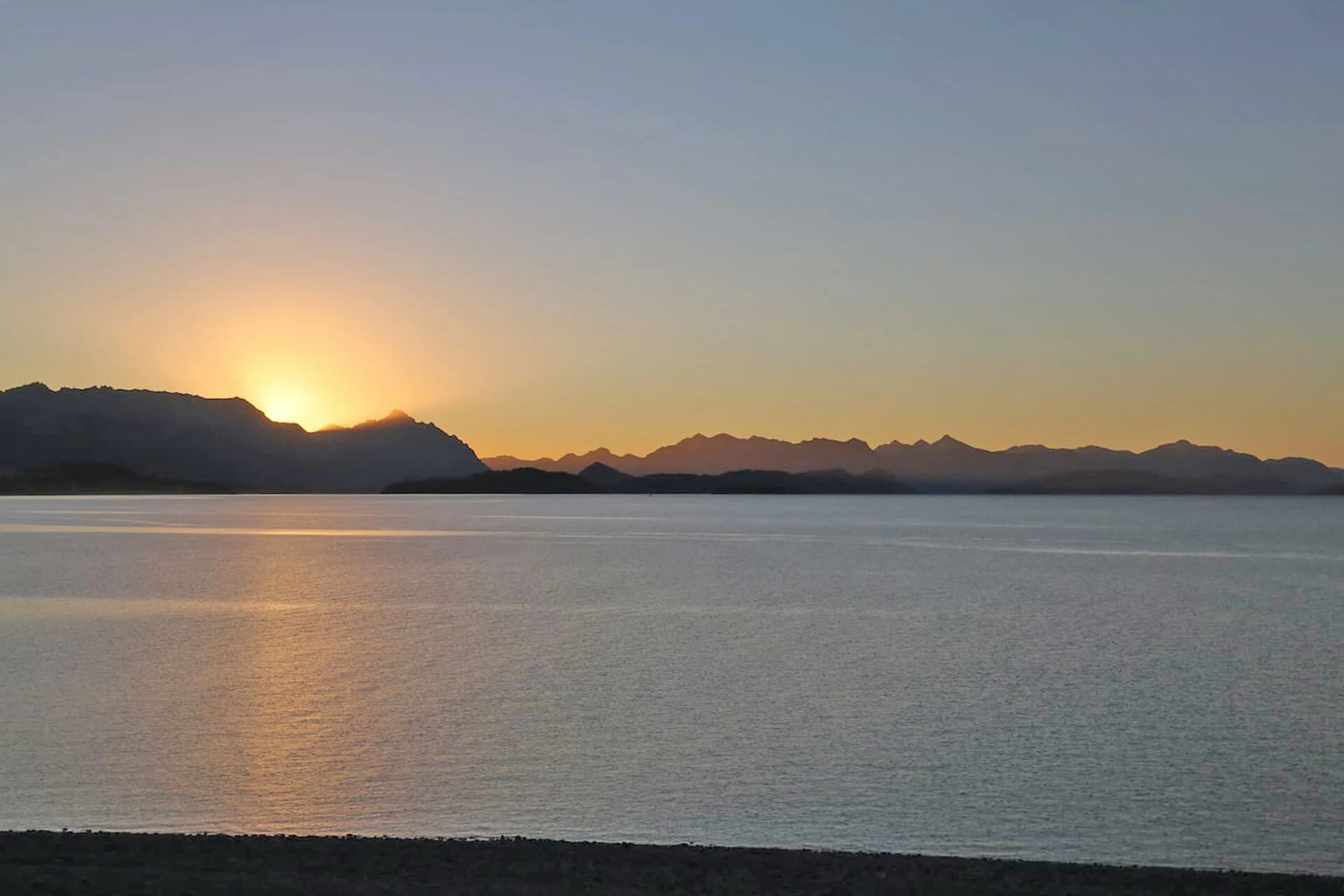 Pôr do sol sobre o lago Nahuel Huapi