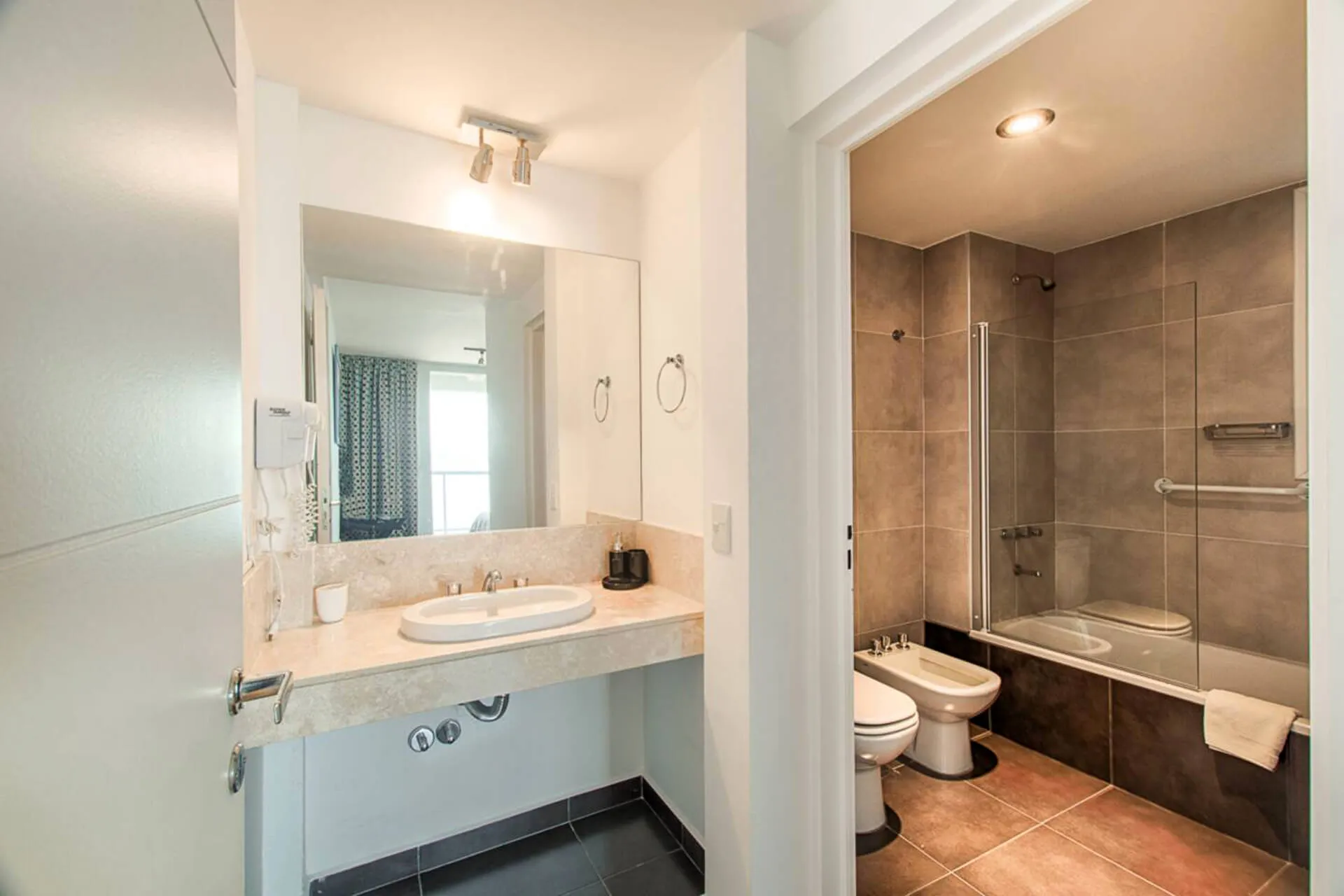 Banheiro do apartamento Océan