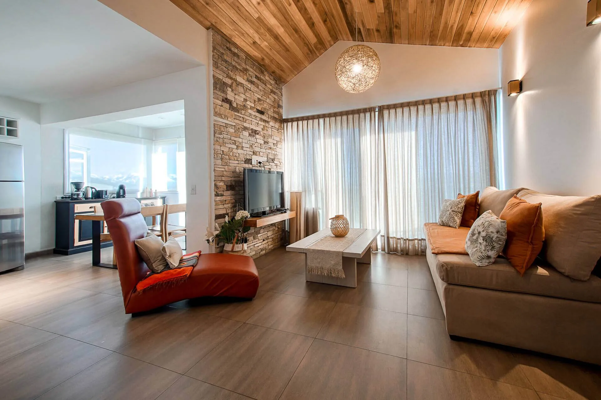 Sala de estar e jantar do apartamento Premium