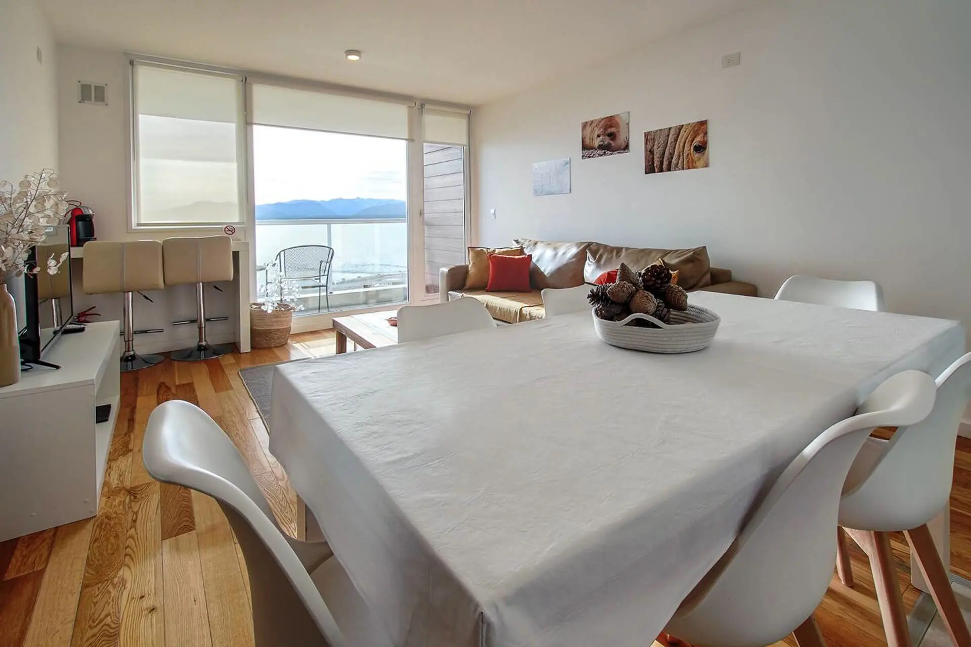 Sala de estar e jantar do apartamento TIERRA