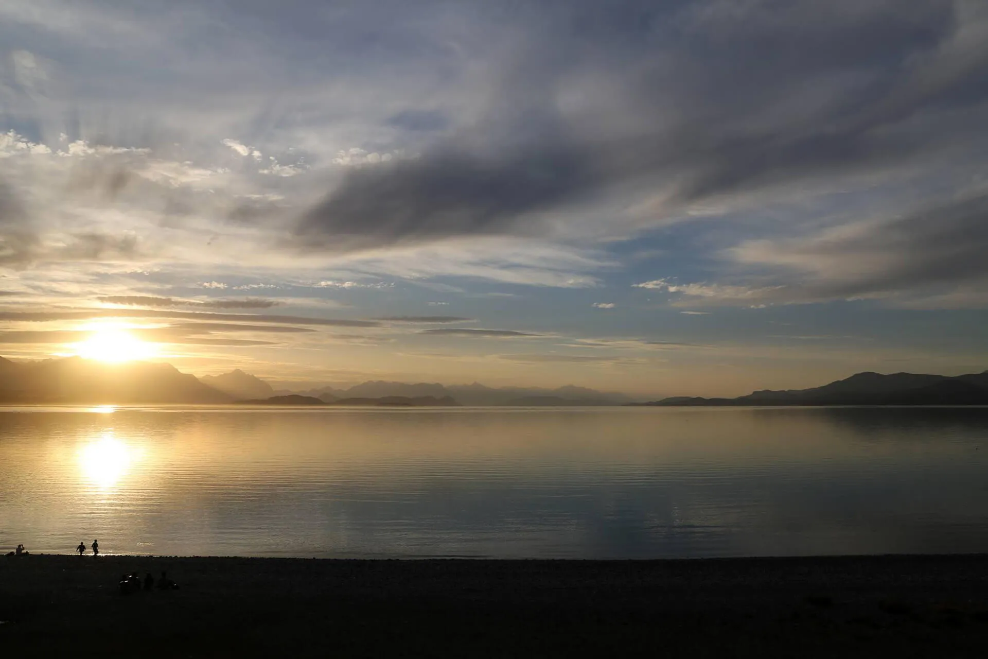 Vista do lago com pôr do sol a partir do apartamento Michel