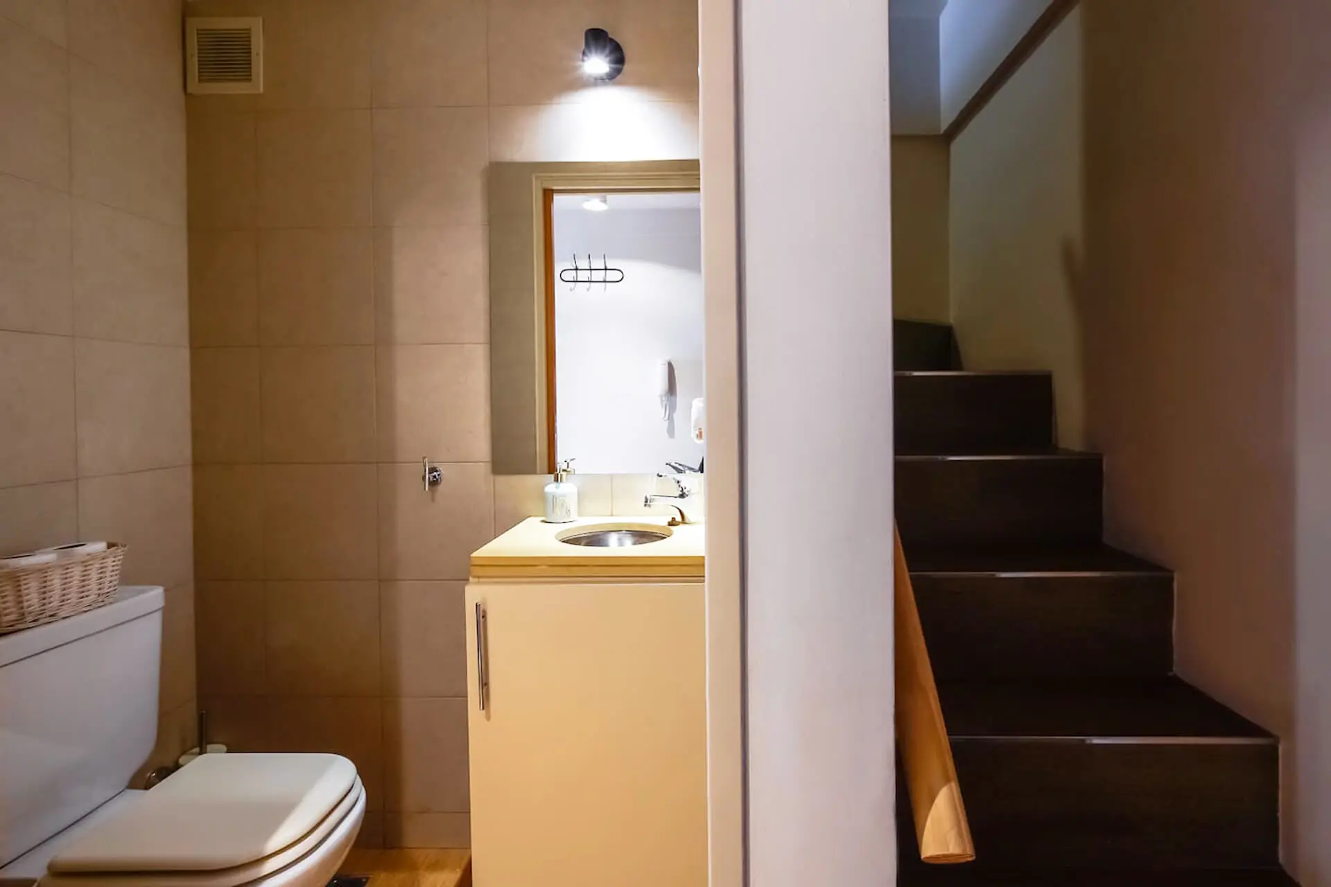 Banheiro com vaso sanitário apartamento Duplex Edifício Terrazas